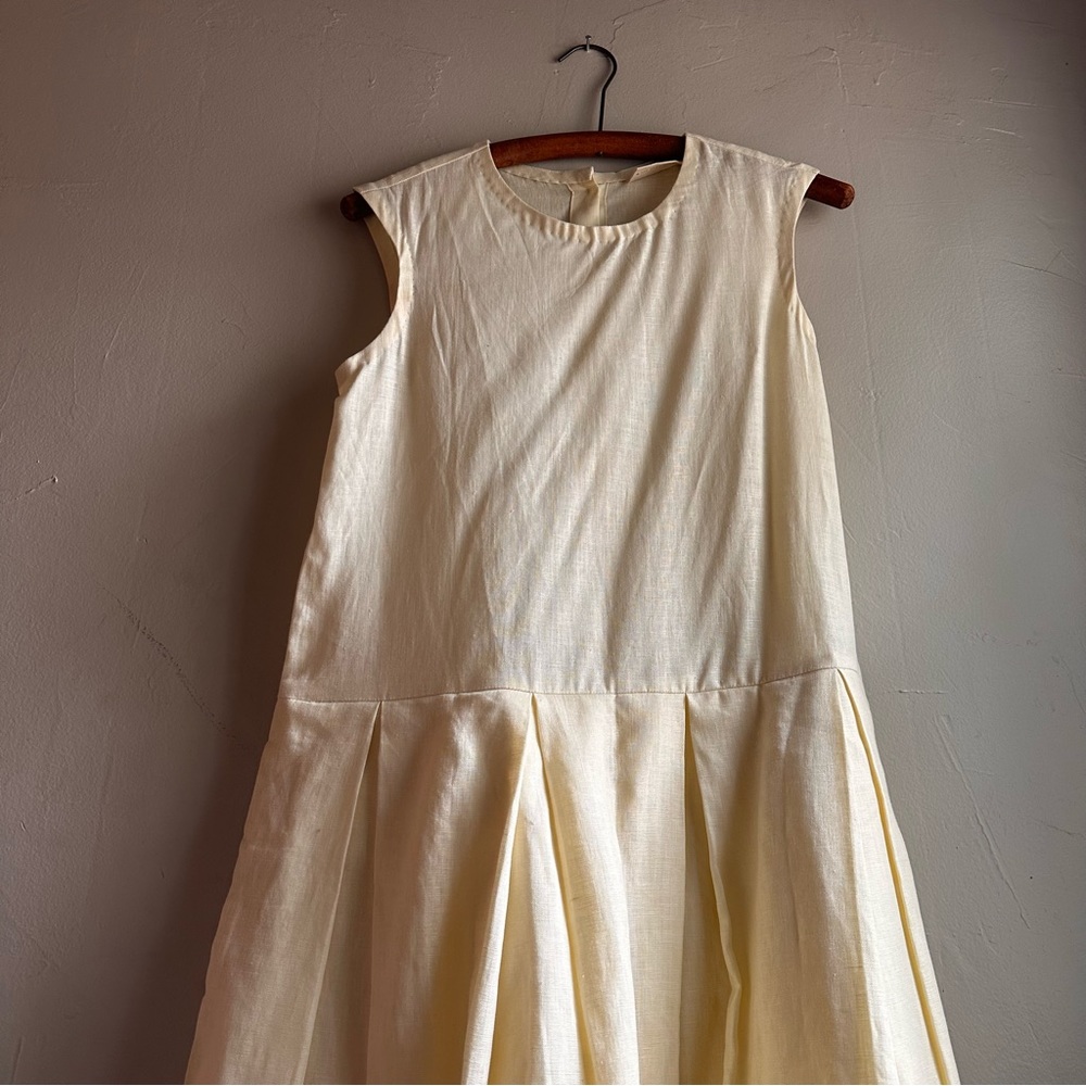 Summer House - Linen sleeveless oversized minimalist style dress